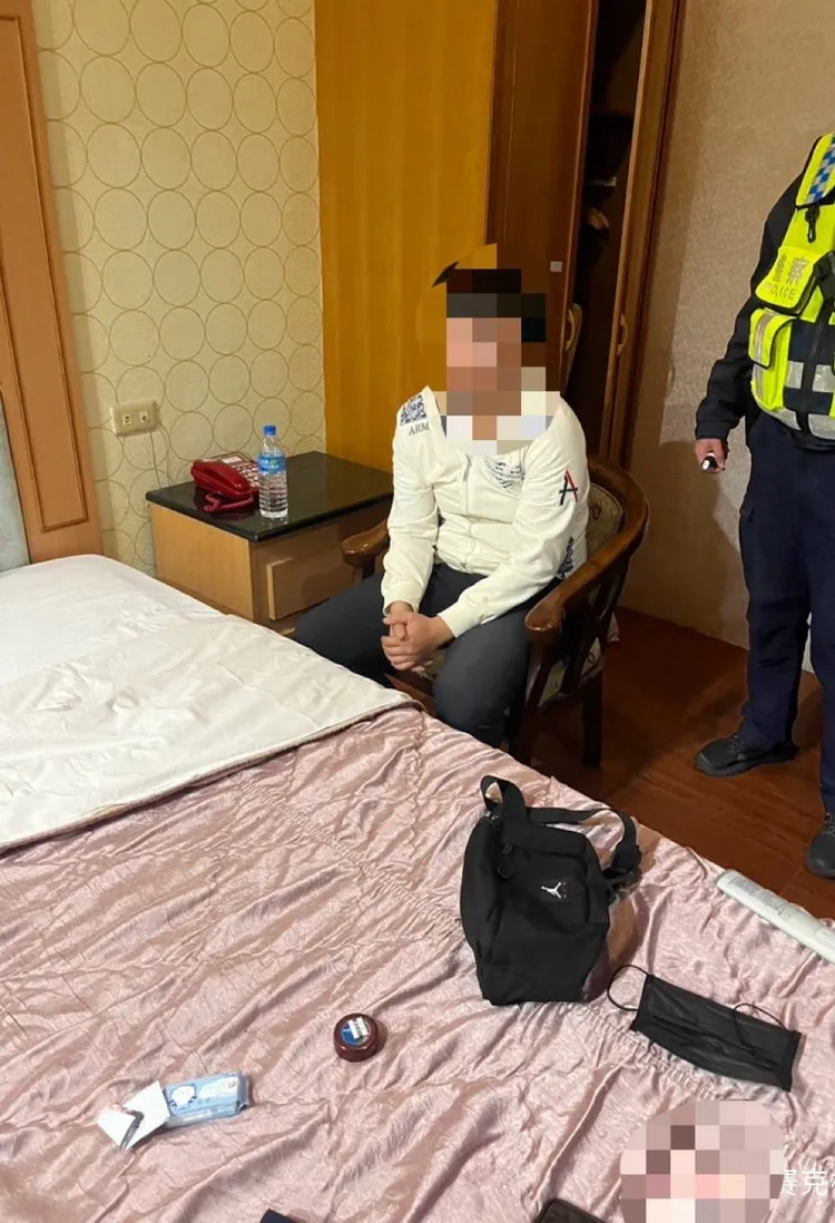 警方前往摩鐵攻堅救出肉票，當場逮捕藍姓男子。讀者提供