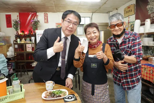 台南40年「哑吧面」老板退休　黄伟哲造访祝福盼她接棒飘香