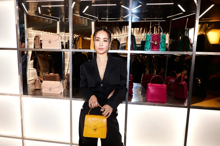 蔡依林身著一襲顯露腰線的俐落褲裝現身寶格麗活動，吸引了大批媒體的目光。品牌提供