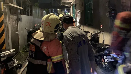 中和公寓清晨竄火煙 疑人為縱火!警追緝在逃房客