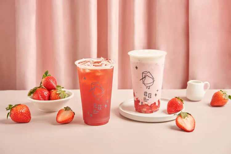 發發2月新品：莓莓胭脂紅茶、草莓果粒優格。業者提供