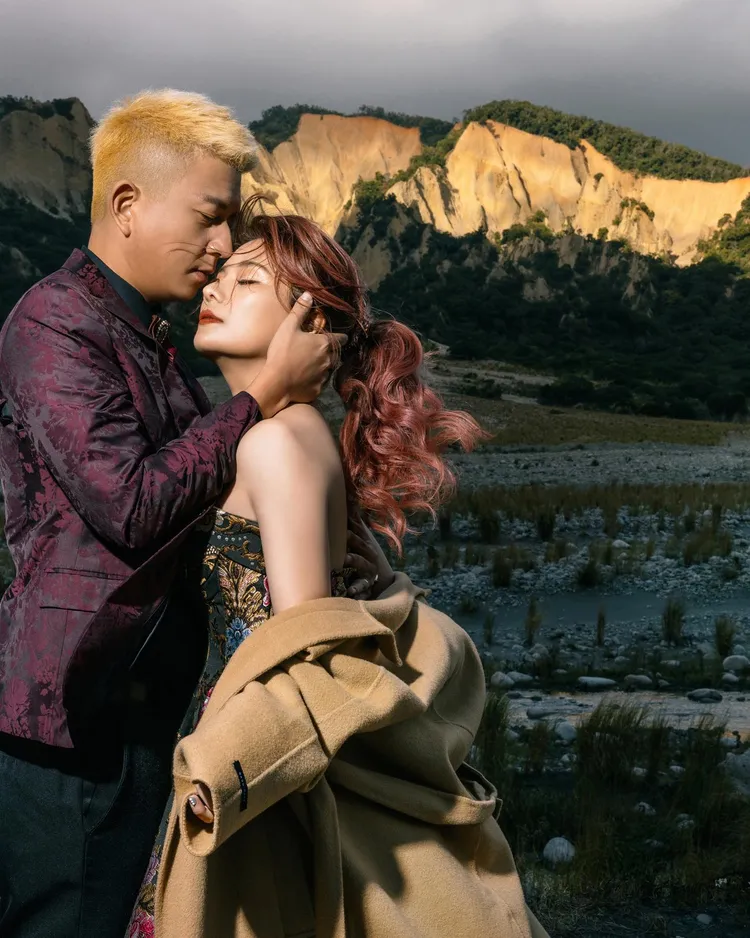 董仔婚紗照。翻攝自董仔臉書