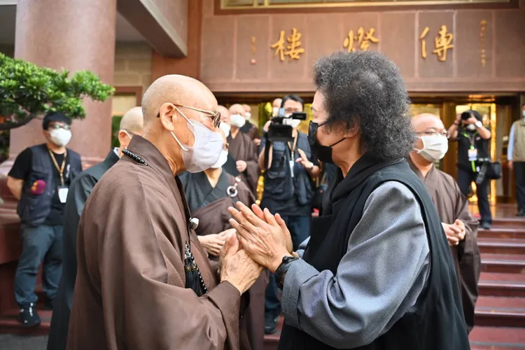 監察院長陳菊弔唁星雲法師。 佛光山提供