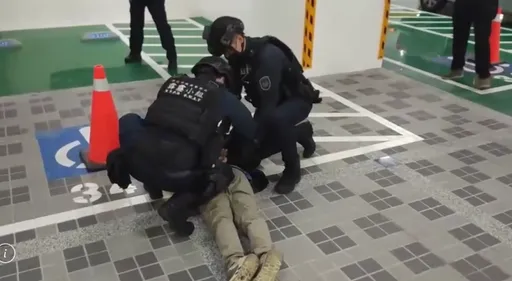 男欲從良遭暴打逼簽35萬本票 警攻堅!帶頭大哥掉漆蜷縮房間角落