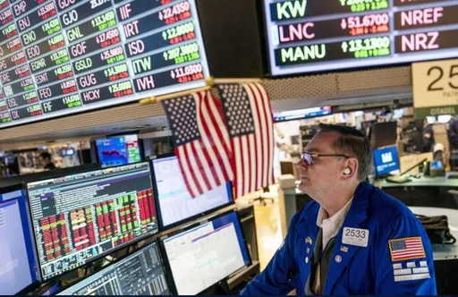 靜待Fed升息　道瓊早盤跌200點！費半逆勢漲2%