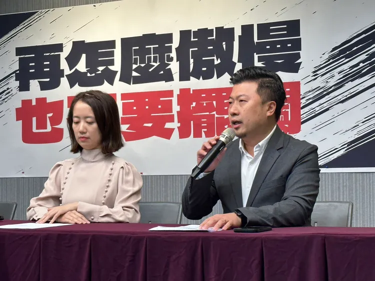 張志豪呼籲侯友宜及市府對外說清楚新北市好日子愛心大平台的運用。民進黨提供