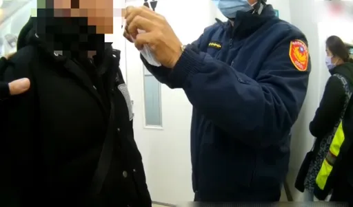 男子衝超商廁所幹「這事」紓壓 鼻孔留粉渣遇警慘了