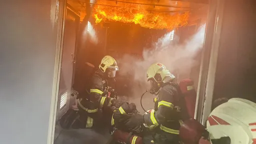 强化火场应变能力　新北消防闪燃训练！培养救灾小组默契