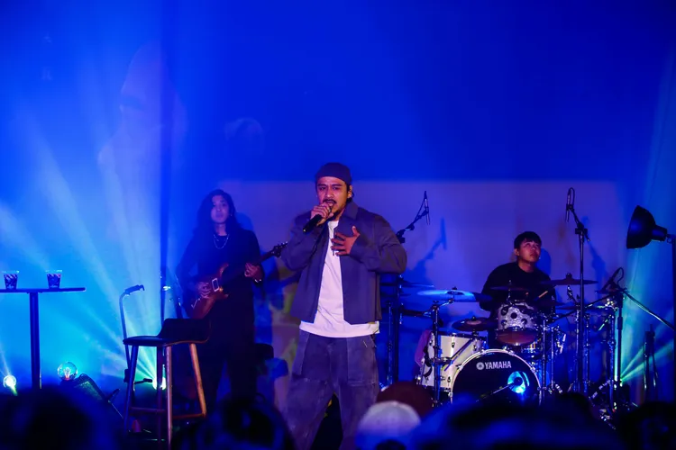 葛西瓦向老婆示愛。