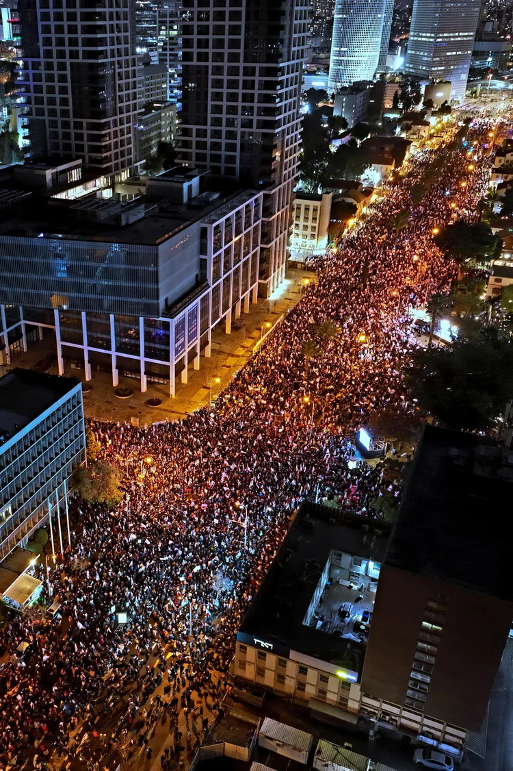 數以萬計的民眾連續第5周走上街頭，抗議總理納坦雅胡的新政府司法改革計畫。路透社