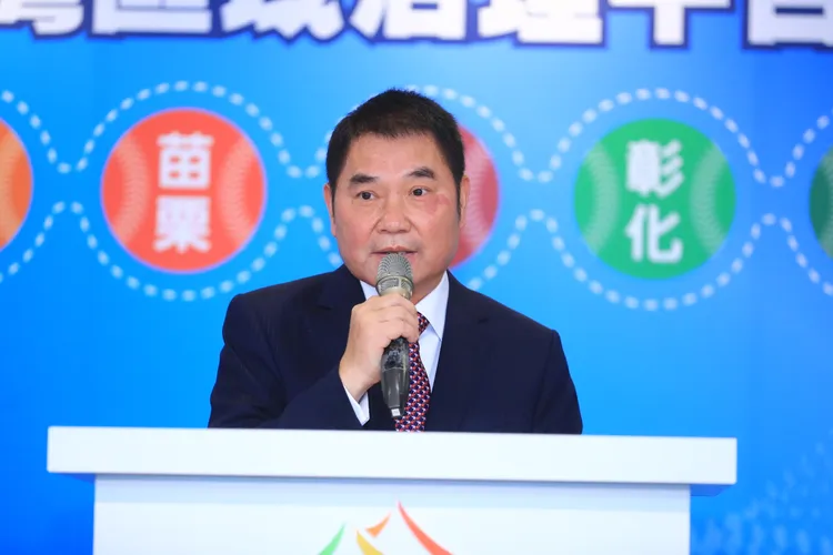 苗栗縣長鍾東錦。市府提供