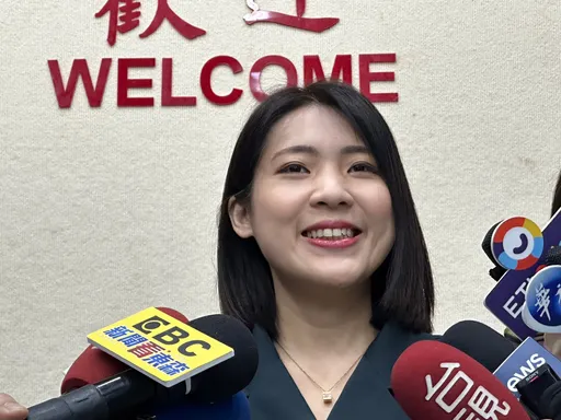 「被政治耽誤歌手」選輸陳時中　徐巧芯翻白眼：他只贏在敬酒！