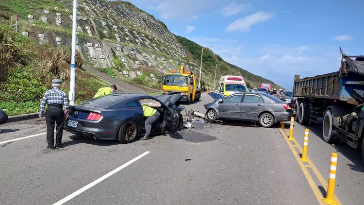 警消趕抵現場搶救。翻攝畫面