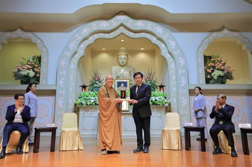 最佳教育家典范　星云大师获教育部一等教育专业奖章