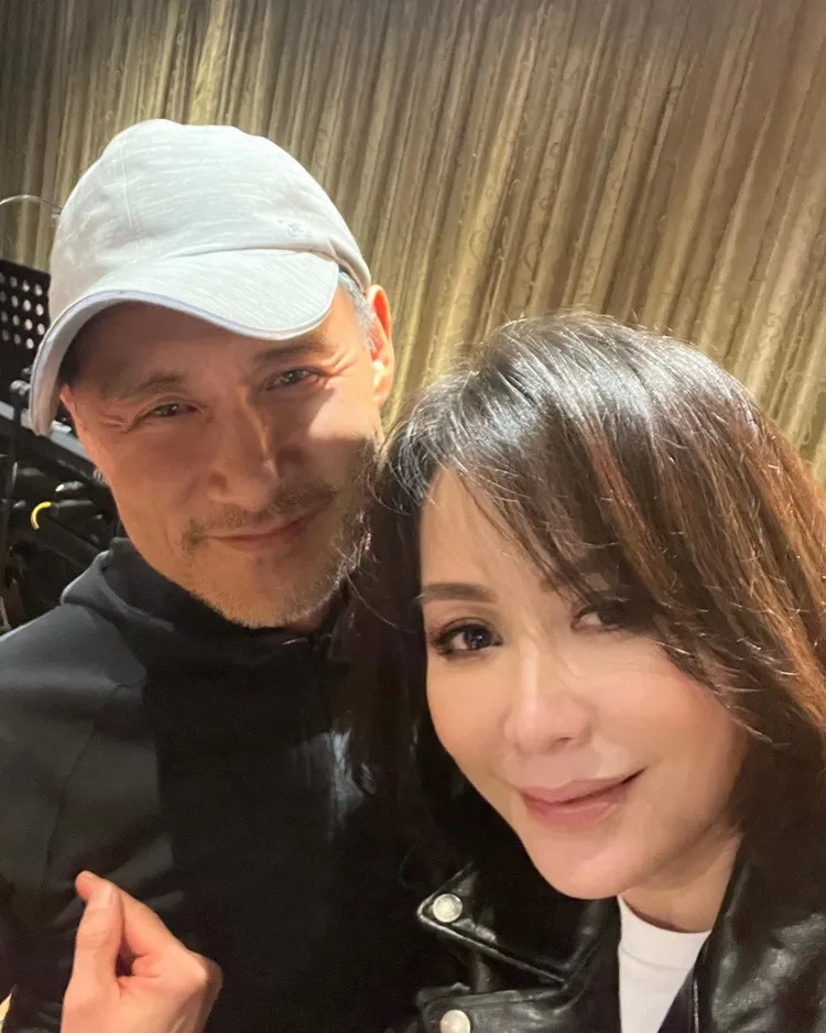 61歲歌神張學友鬚髮皆白，但仍十分有型。翻攝劉嘉玲臉書