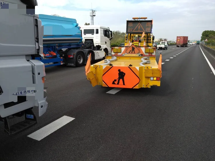 緩撞車因防撞特殊設計，被追撞後並未嚴重毀損。讀者提供