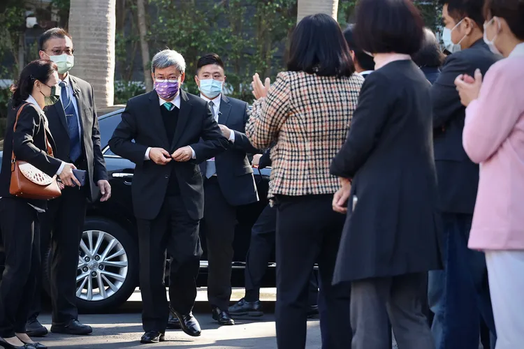 陳建仁受訪表示來拜會的最主要目的，正是希望立法院能夠支持行政院提出的預算案及所有法案 。林林攝