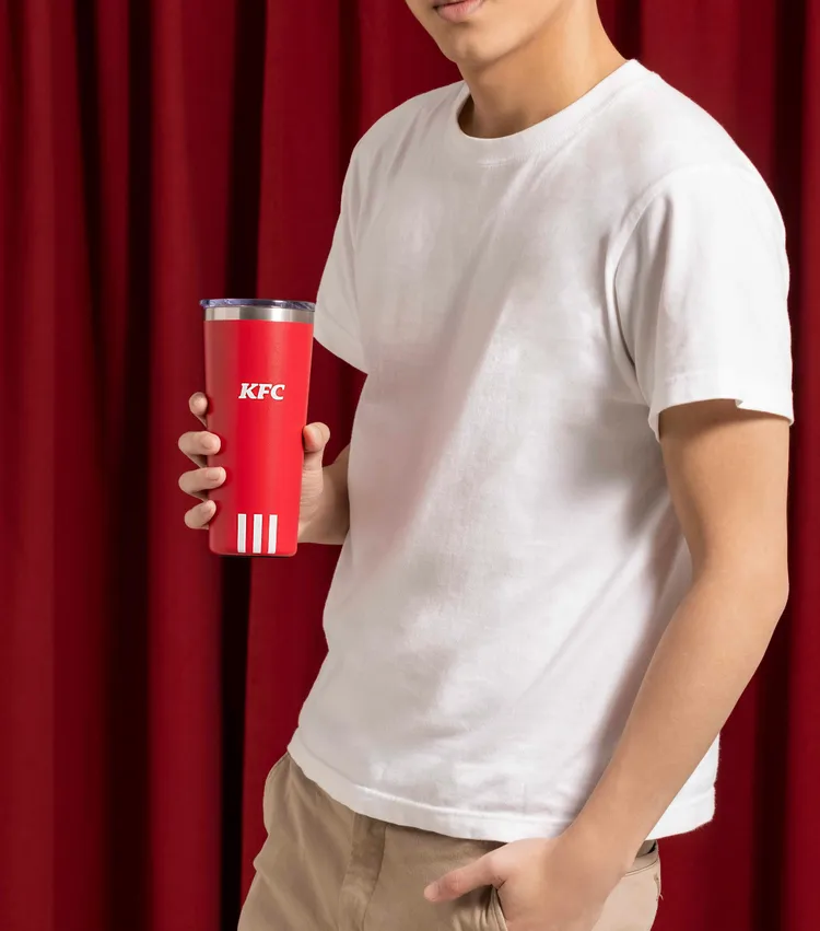 肯德基「肯愛地球杯」以經典品牌紅打造簡約風格。業者提供