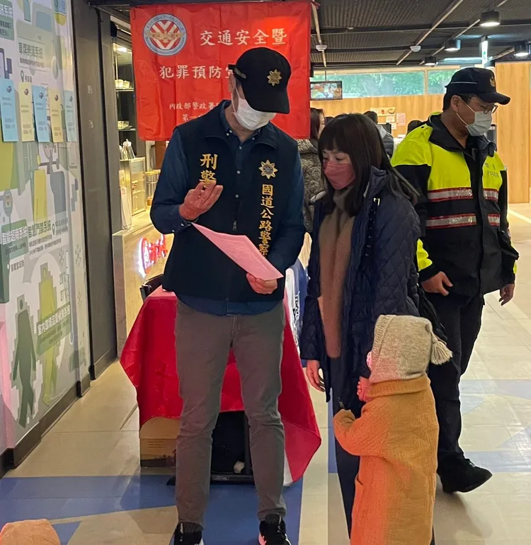 國道警設機動服務站提供民眾報案及急救救助和交通宣導等服務。國道警方提供