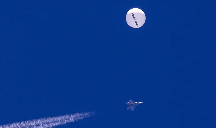 美國最強戰機F-22負責執行擊落中國間諜氣球的任務。美聯社