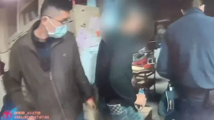 警方至五股一間工廠逮捕陳男。樹林警分局提供