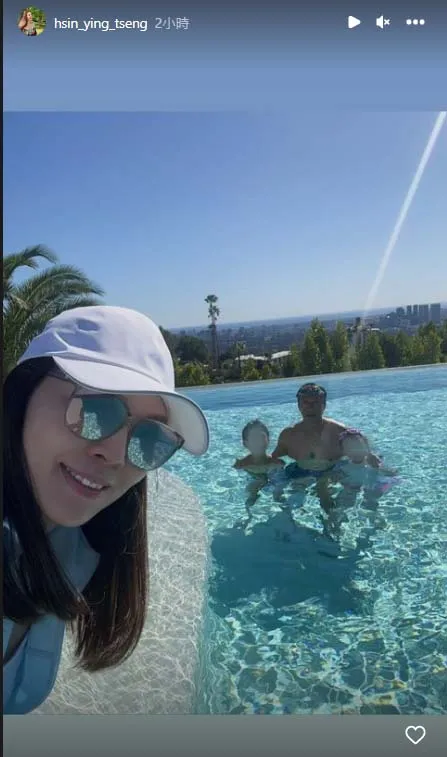 72歲的郭台銘體力超好，竟然還下水陪孩子玩，留曾馨瑩岸上拍美照。引自曾馨瑩IG