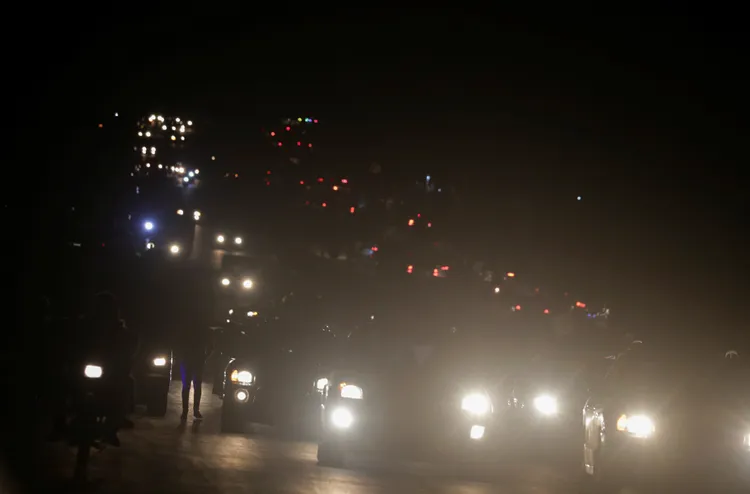 敘利亞西北部伊德利布省也出現民眾開車出逃潮，街道被擠得水洩不通。