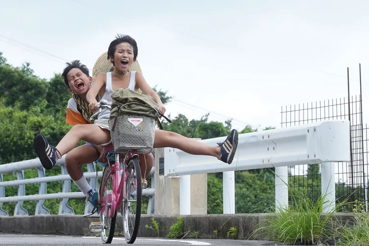 番家一路、原田琥之佑2名童星的演技自然，感動許多影迷。中影提供