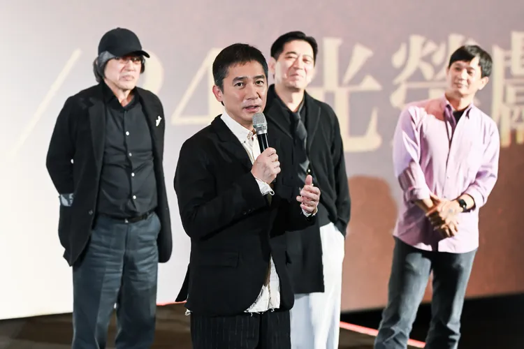 梁朝偉在影廳分享心情。牽猴子提供