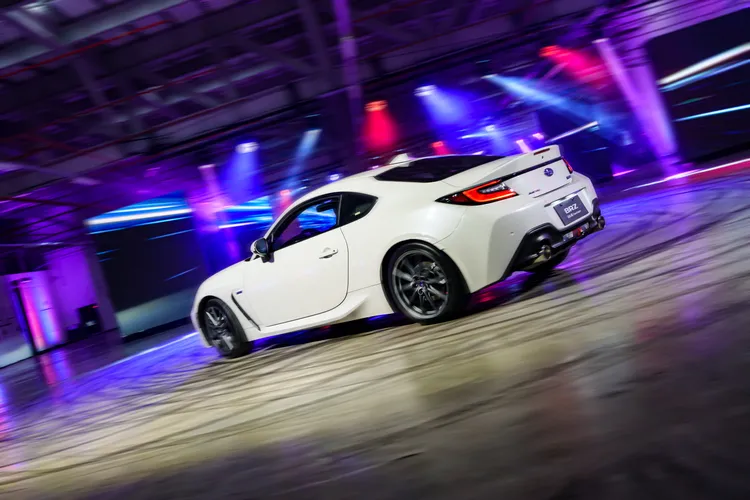 BRZ搭載2.4升D-4S水平對臥引擎，提供234匹最大馬力及25.5kgm的最大扭力，後輪驅動提供的駕馭樂趣，更是為車迷所津津樂道。原廠照片