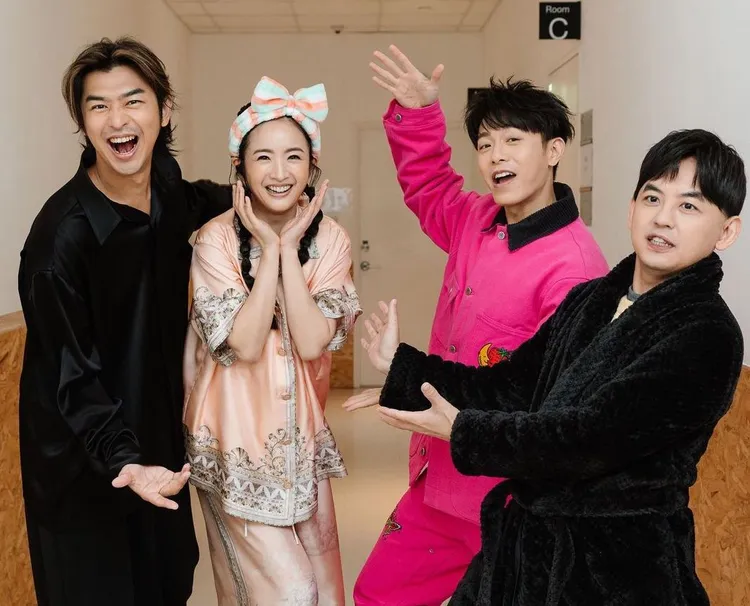 林依晨（左二）辦見面會請出陳柏霖（左起）、韋禮安、黃子佼相挺。翻攝陳柏霖IG