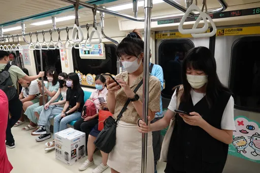 別跟錢錢過不去！2/20起公共運輸運具及場站維持戴口罩　違規最高噴1.5萬元