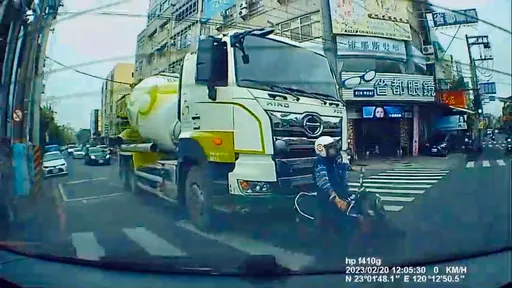 左切慘遭水泥車撞倒　驚悚畫面曝光！台南騎士被輾3次當場慘死