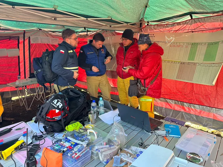 歐盟代表於當地時間9日上午10時訪問台灣隊基地。翻攝畫面