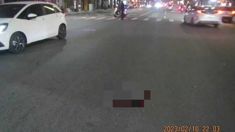 吳女被醫後，現場仍遺留有血跡。讀者提供