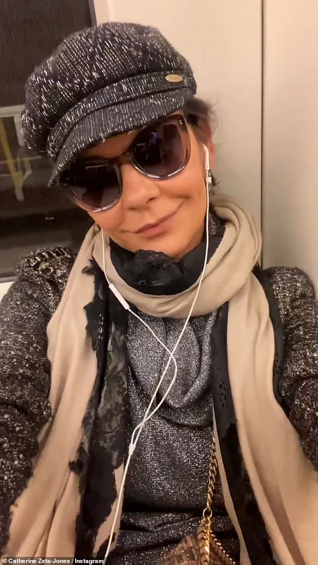 麗塔瓊斯分享搭倫敦地鐵的影片。翻攝Catherine Zeta-Jones IG