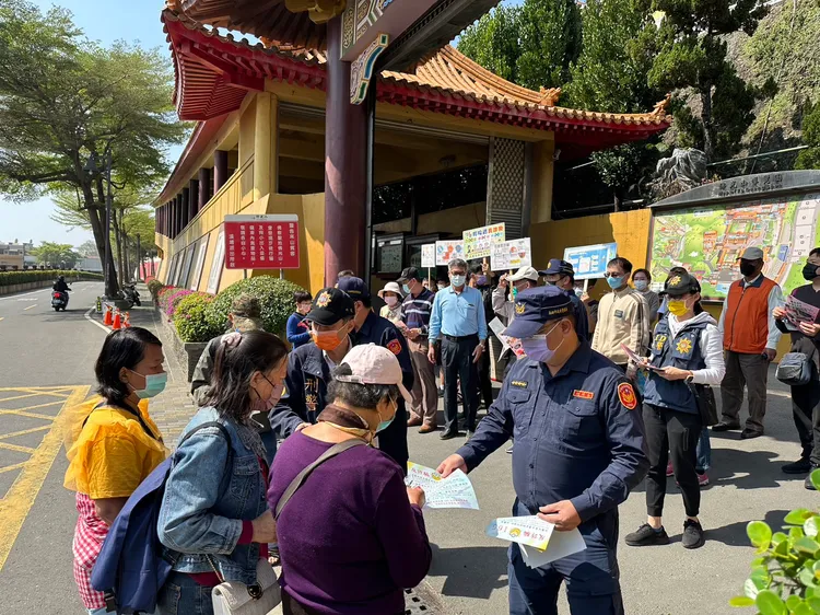 仁武分局今到佛光山宣導防詐。翻攝畫面