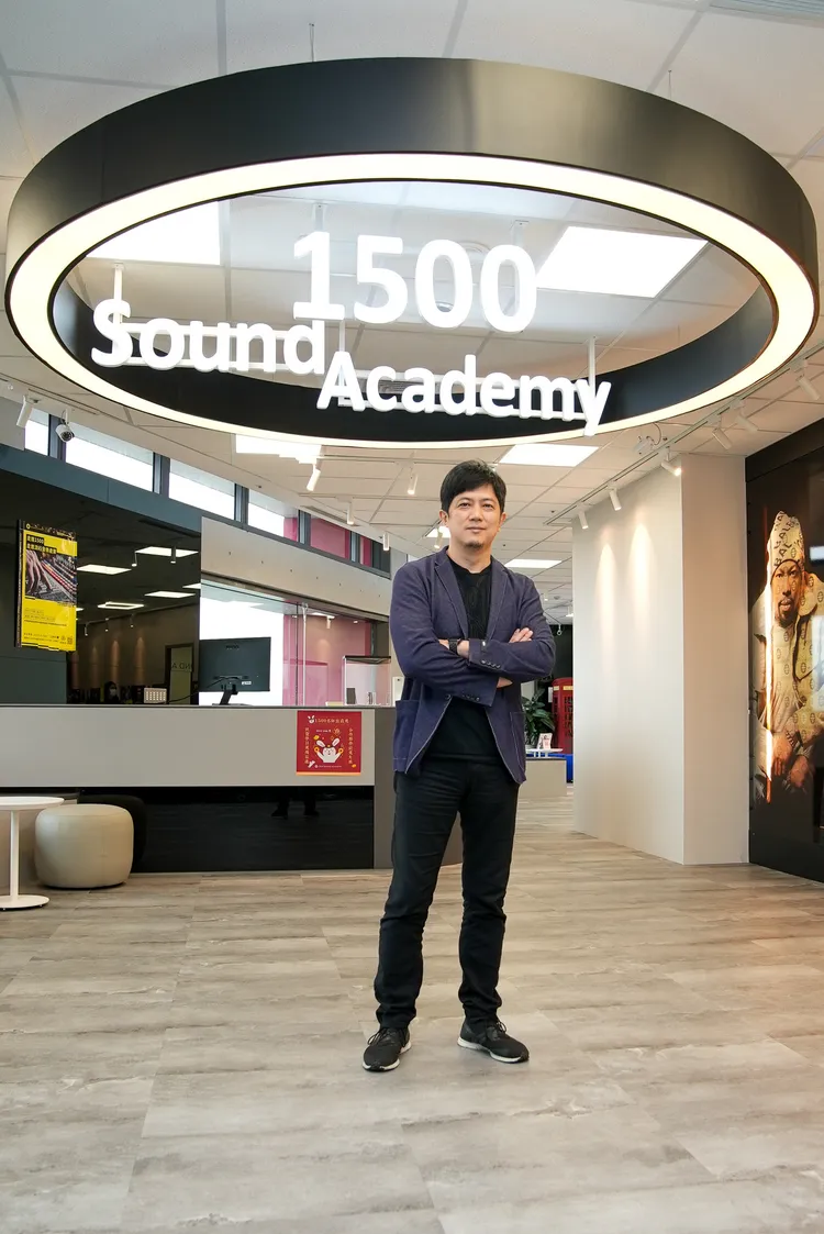 侯志堅與眾多大咖歌手合作。1500聲量音創學院提供