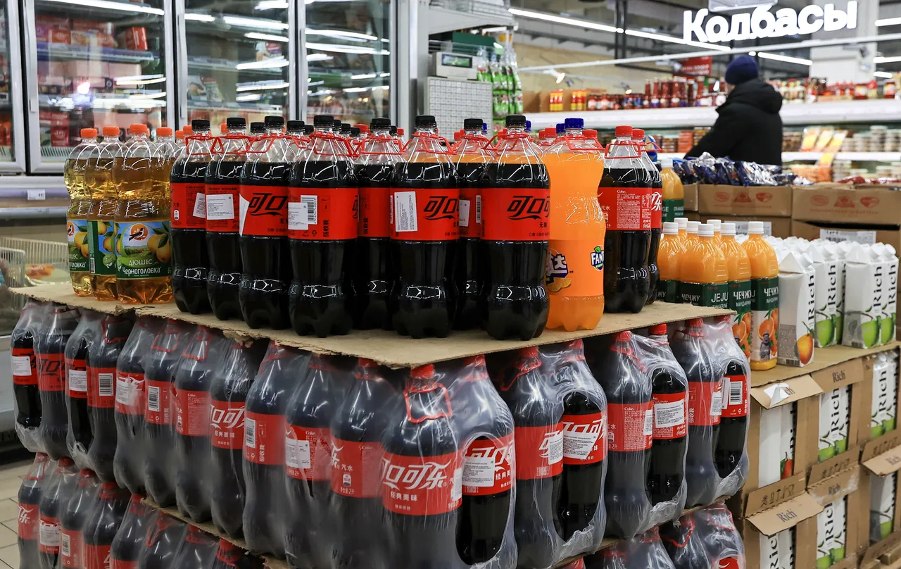 舊名「海參崴」的「符拉迪沃斯托克」,市區內多項產品都來自中國。圖為當地超市內來自中國的可口可樂產品。路透社