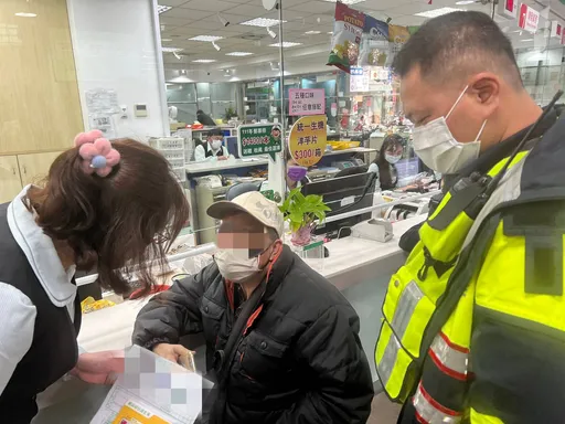網友黃金遭海關扣留幫付規費　假的！老翁急匯款被警及時勸阻