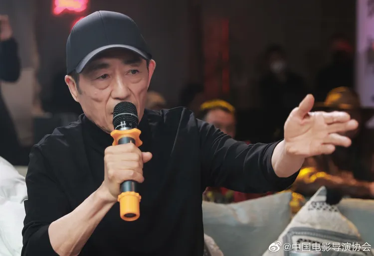 張藝謀新片《滿江紅》過年大賣，昨追思會上也被同業道喜。翻攝中國電影導演協會微博