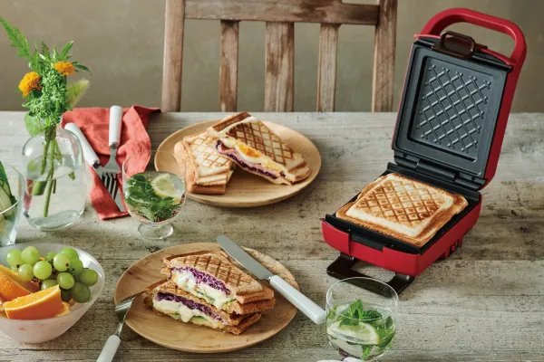 Plaid厚燒格子三明治機3生鮮積分或500福利點，加價890元即可帶回家。業者提供