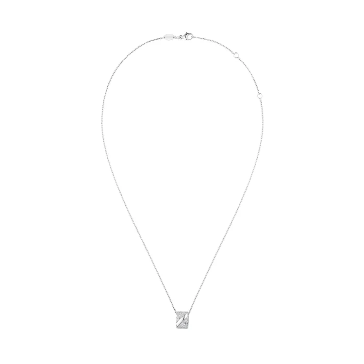 Liens Évidence 18K白金鑲鑽墜鍊，23萬2000元。品牌提供