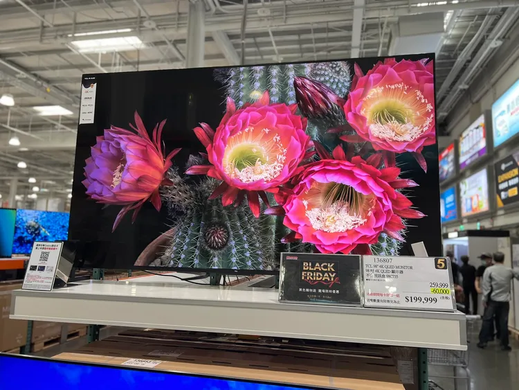 這款電視在黑五時也曾有過六萬元折扣。引自好市多商品經驗分享區