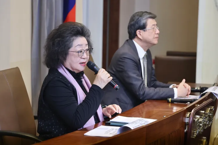 范巽綠（左）及蔡崇義今召開記者會說明調查發現。林林攝