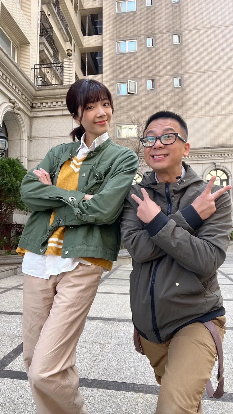 阿甘（右）跟周宇柔在《市井豪門》是刑警同事，兩人出任務總是鬧出笑話。民視提供