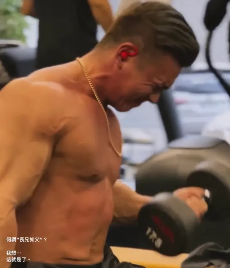 李沛旭練得表情相當猙獰。翻攝李沛旭IG