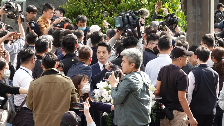 台北市長蔣萬安致詞到一半被示威者打斷，一時間現場混亂。莊宗達攝