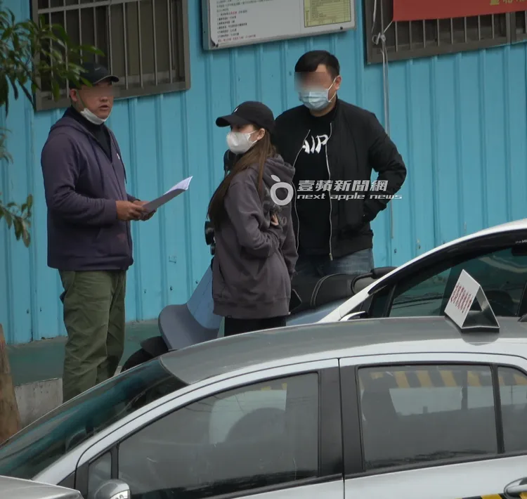 娣娣（中）挺直了腰背準備路駕。特勤中心攝