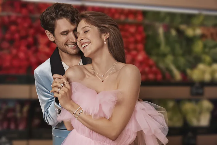 丹麥飾品品牌PANDORA於西洋情人節前夕，推出多款以掛鎖及愛心為主題設計的新作。品牌提供